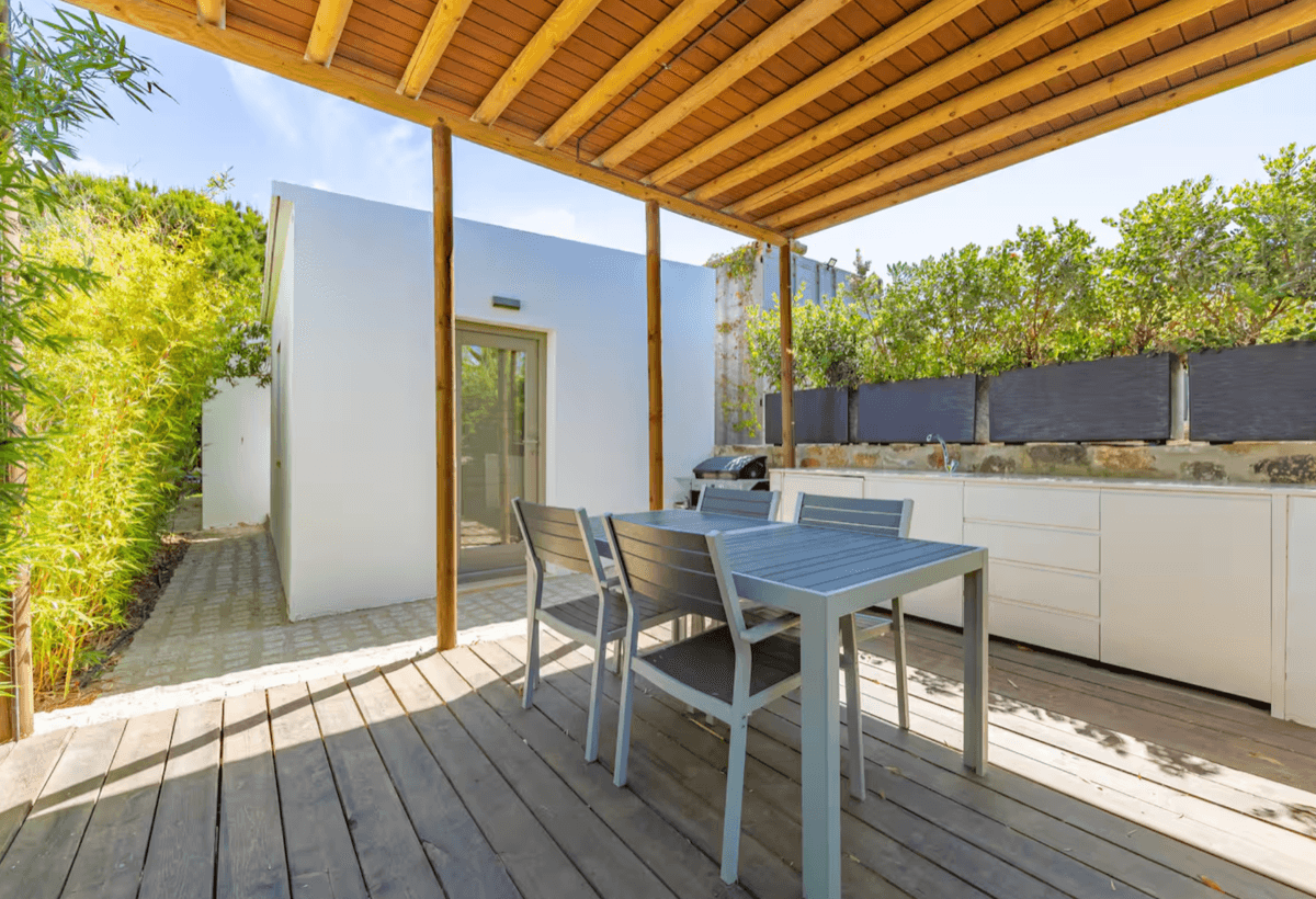 Estrecho — The Residence