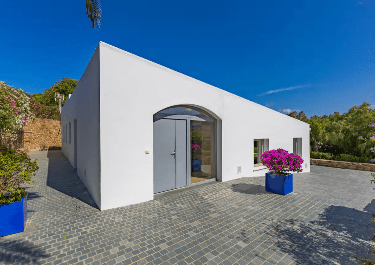 Levante — The Villa